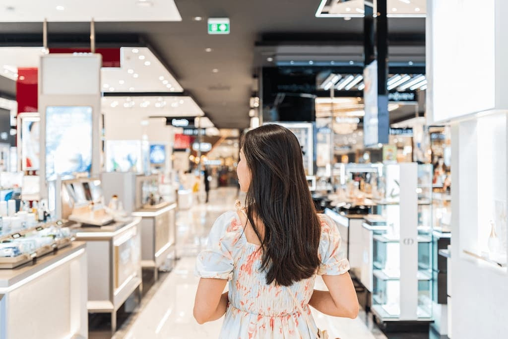 PLV en magasin : quels matériaux choisir pour une communication visuelle efficace ?